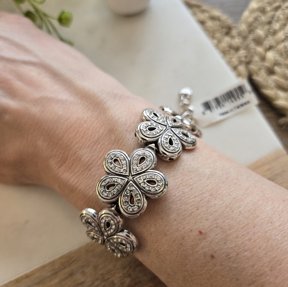 Brighton Silver Floral Crystal Link Bracelet - NEW WITH TAGS! ❤️